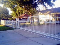 Auto driveway gates