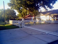 Auto driveway gate