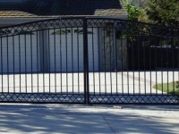 Bell-top swing gate